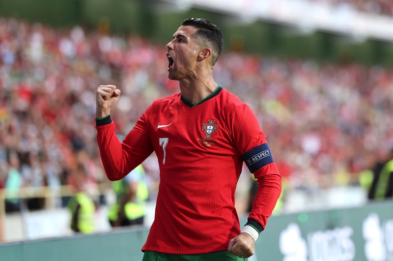 CR7 tiếp tục cống hiến cho ĐTQG