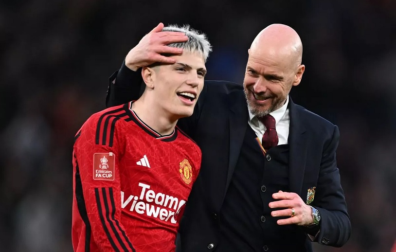 Ten Hag làm việc cùng Garnacho tại Man United