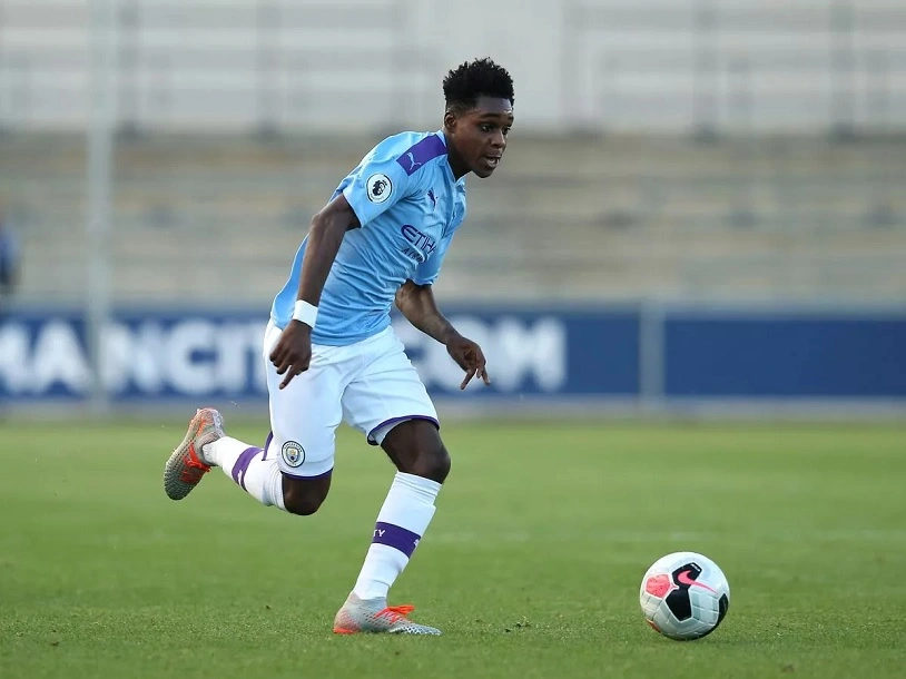 Frimpong đi lên từ đội trẻ Man City