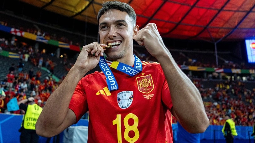 Tiền vệ sinh năm 1999 cùng ĐT Tây Ban Nha vô địch Euro 2024