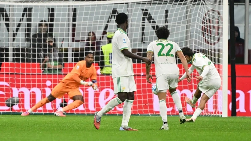 Mike Maignan trở thành người hùng của AC Milan ở những phút cuối